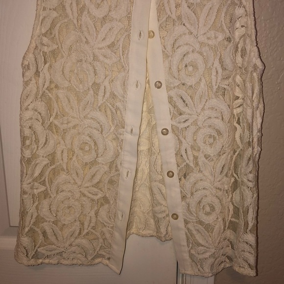 Off white lace sleeveless top & pearl collar - Picture 4 of 5